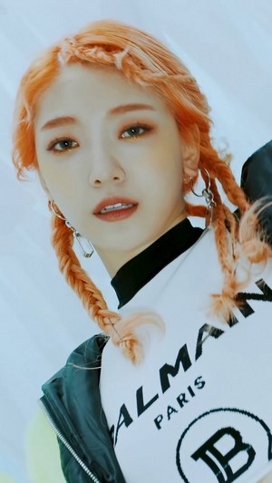 Onda from EVERGLOW in DUN DUN 4K