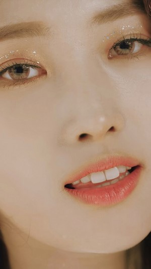 Sihyeon from EVERGLOW