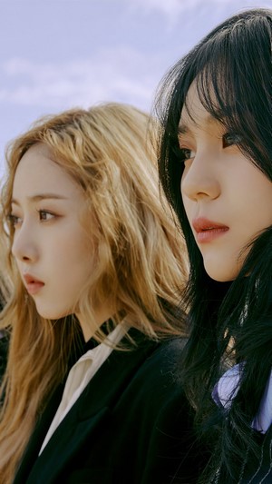 GFriend Yuju and SinB from Labyrinth 4K
