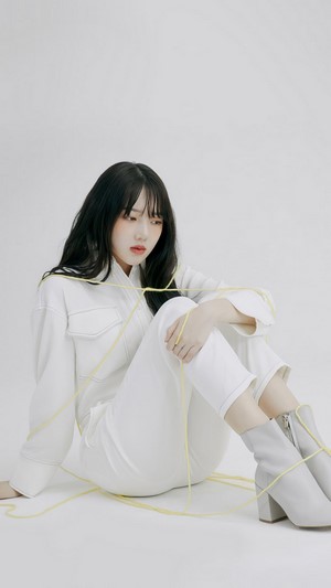 Yerin from GFriend in Labyrinth 4K