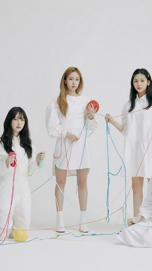 GFriend members with yarn in Labyrinth concept