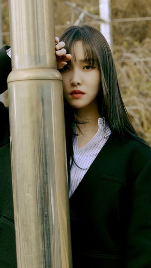 Yuju from GFriend Labyrinth 4K