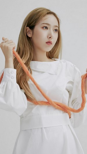 SinB from GFriend holding orange yarn