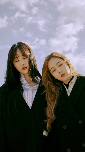 GFriend Yuju and SinB from Labyrinth 4K
