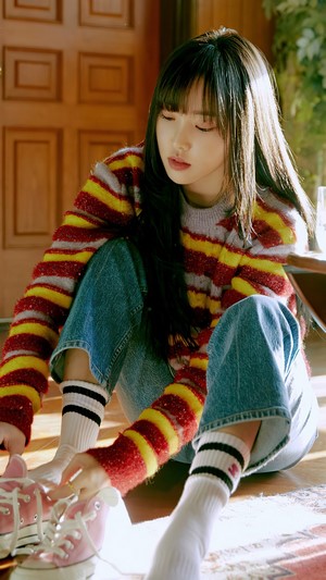 Yuju from GFriend in Labyrinth 4K