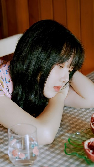 Yerin from GFriend Labyrinth 4K