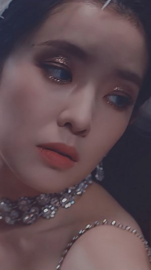 Irene from Red Velvet in Psycho 4K