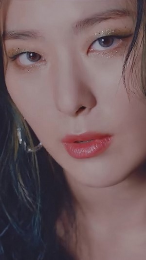 Seulgi from Red Velvet in Psycho 4K