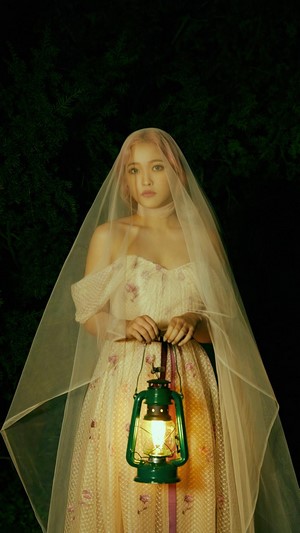 Yeri from Red Velvet holding a lantern