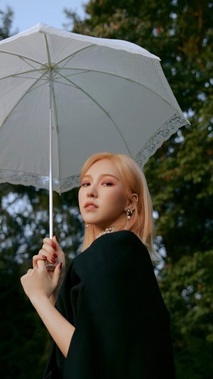 Wendy from Red Velvet holding a white umbrella