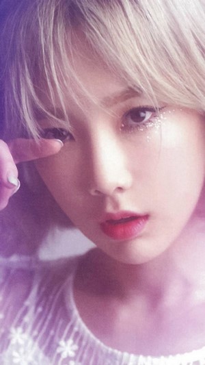 Taeyeon K-Pop Singer 4K
