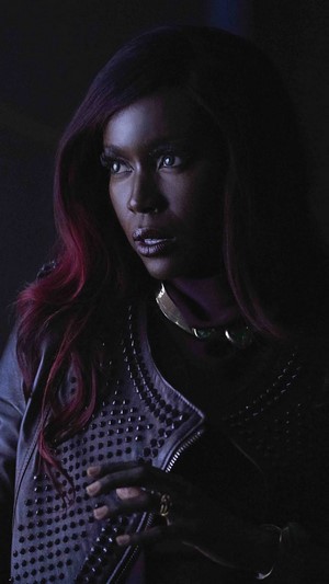Starfire from Titans Season 2 4K