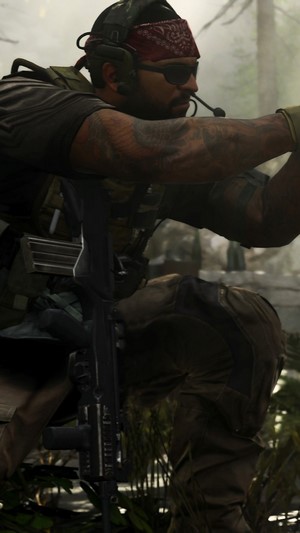 Soldier from Call of Duty Modern Warfare aiming a rifle