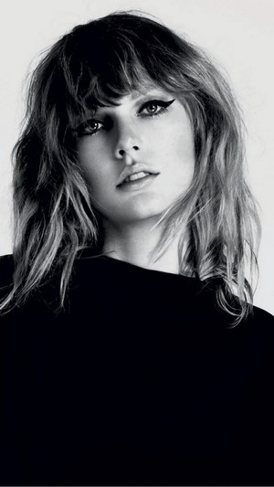 Taylor Swift Monochrome Photoshoot 4K