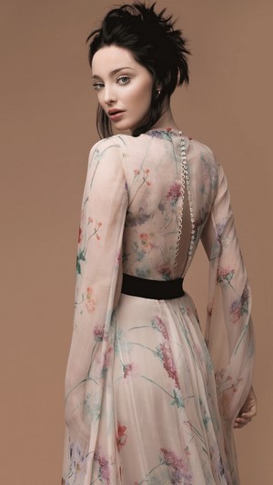 Emma Dumont in floral dress 4K