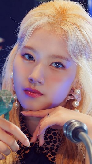 Sana from TWICE in 4K