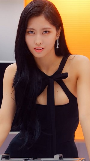 Momo from TWICE in 4K