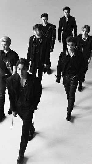 SuperM Members in Black Outfits 4K