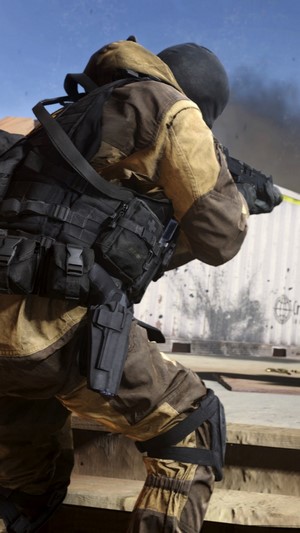 Soldier from Call of Duty Modern Warfare in 4K