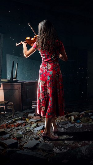 Woman playing violin in Chernobylite 4K