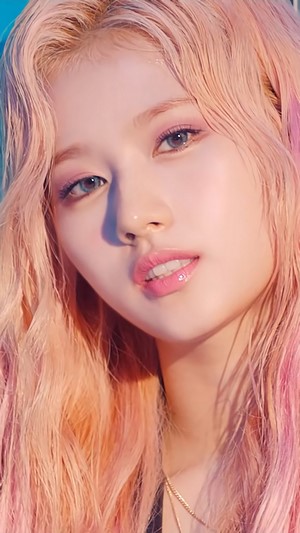 Sana from TWICE in 4K