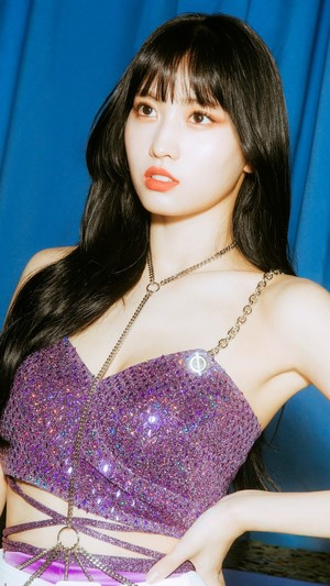 TWICE, Feel Special, Momo HD