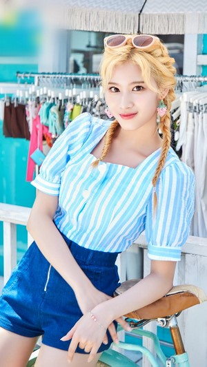 Sana from TWICE in 4K
