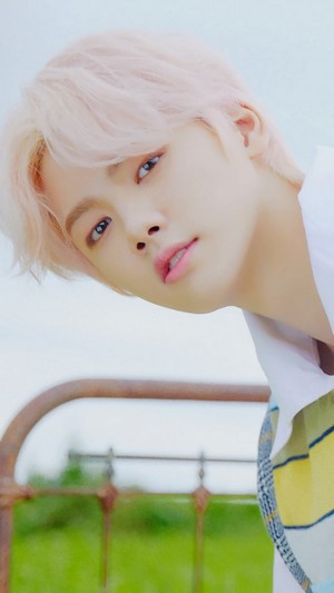 Minhee from X1 4K
