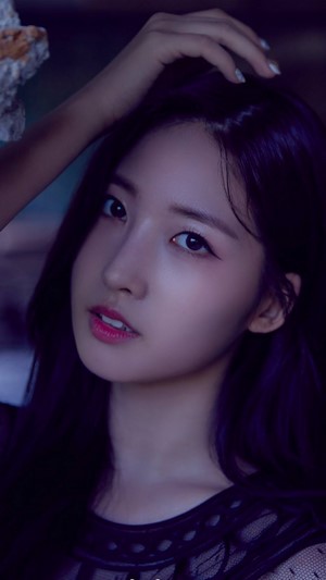 Sihyeon from EVERGLOW 4K