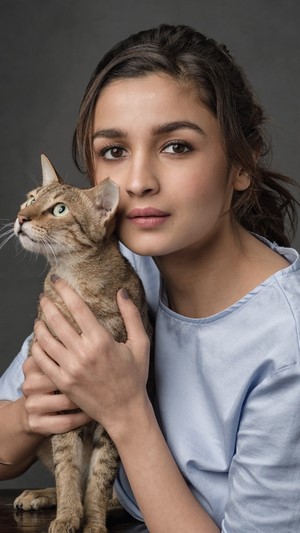 Alia Bhatt with a cat