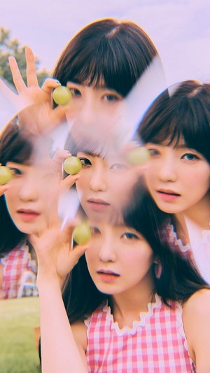 Irene from Red Velvet holding grapes