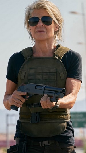 Sarah Connor from Terminator Dark Fate with Shotgun 4K