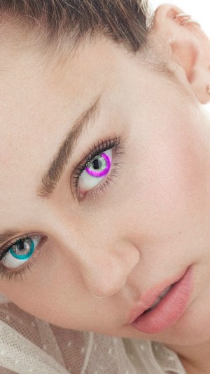 Miley Cyrus with heterochromia