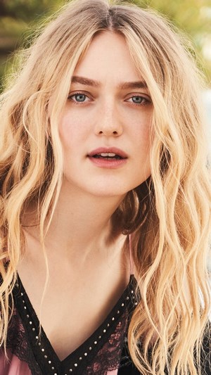 Dakota Fanning blonde woman close-up portrait