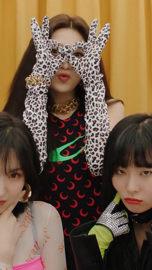 Red Velvet members Wendy, Joy, and Seulgi in Zimzalabim concept