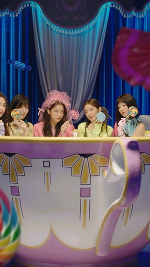Red Velvet members Joy, Wendy, Yeri, Irene, and Seulgi holding lollipops