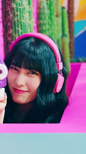 Momo from TWICE in Happy Happy music video