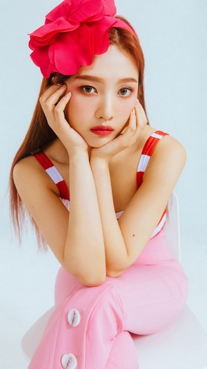 Joy from Red Velvet in pink and red outfit