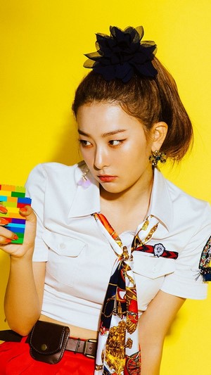 Seulgi from Red Velvet holding colorful blocks