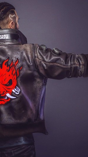 V from Cyberpunk 2077 wearing a Samurai jacket
