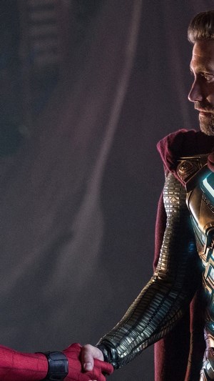 Mysterio and Spider-Man shaking hands from Spider-Man: Far From Home 4K