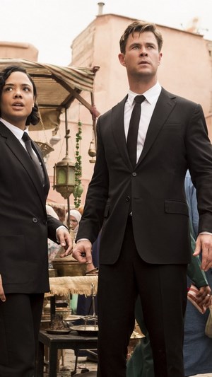 Tessa Thompson and Chris Hemsworth in Men in Black: International