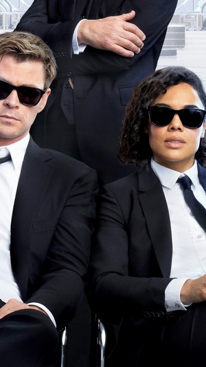 Chris Hemsworth and Tessa Thompson in Men in Black: International