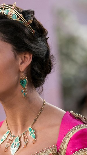 Jasmine from Aladdin wearing jewelry