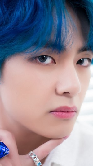 V BTS Boy With Luv