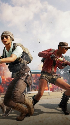 Two players running in PlayerUnknown's Battlegrounds