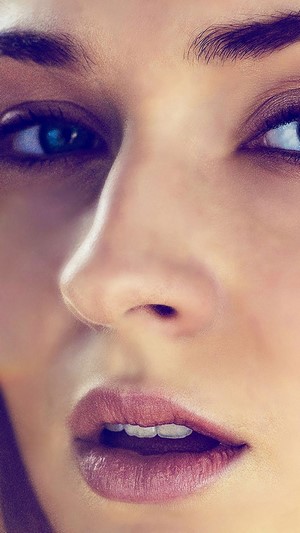 Sophie Turner close-up portrait
