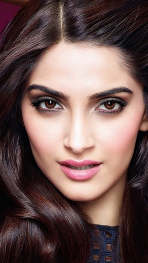 Sonam Kapoor Bollywood Brunette