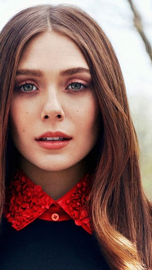 Elizabeth Olsen with red collar