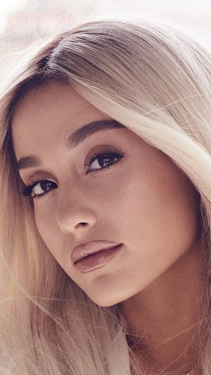 Ariana Grande Blonde